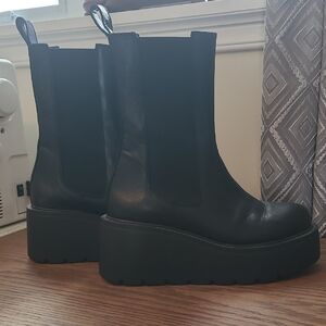 L'INTERVALLE Black Platform Boots